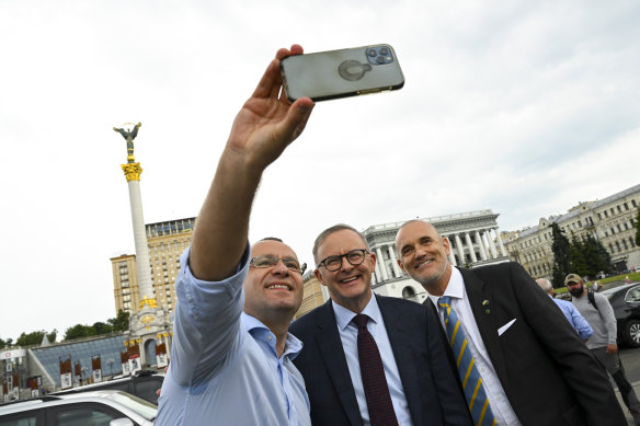Australian Prime Minister Anthony Albanese, Ukranian Ambassador to Australia Vasyl Myroschnychenko and Australian Ambassador to Ukraine Bruce Edwards take a selfie as they visit Maidan square.