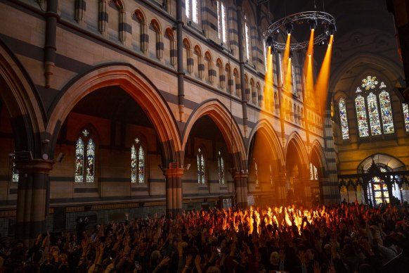 Communitas saw a 1000-strong choir of random volunteers gathering at St Paul’s Cathedral on the final weekend of Rising.