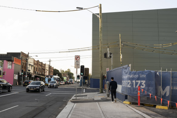 Metro West construction under way at Burwood North.