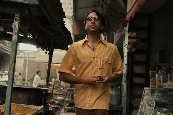Shubham Saraf as Prabhu, a slum dweller who becomes Lin’s best friend, and moral compass.