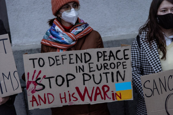Protesters outside the Ukrainian Foreign Ministry in Kyiv call on the European Union to impose sanctions on Russia.