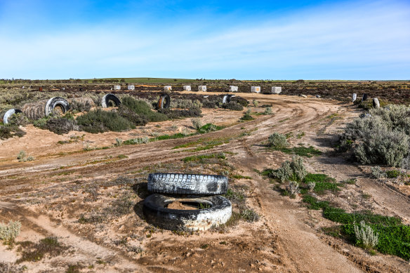 Mallee Rally and four-wheel drive tracks circle the southern end of the lake.