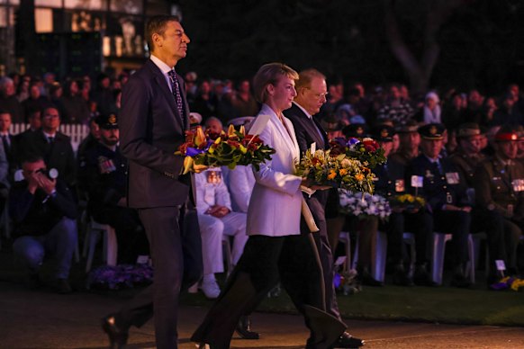 Basil Zempilas and Michaelia Cash lay a wreath.