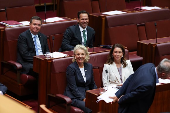 Ross Cadell, Bridget McKenzie, Matt Canavan e Susan McDonald votaram contra a legislação governamental sobre crimes de ódio. Cadell, McKenzie e McDonald posteriormente deixaram o banco adversário.