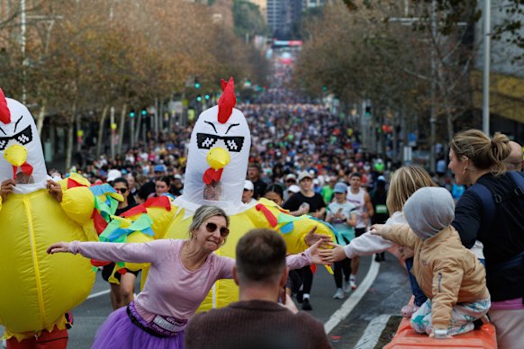 Not chickening out: City2Surf participants making their way toward Bondi. 