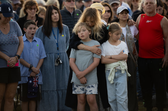Families gather at Dover Heights in Sydney on Wednesday night for a Jewish vigil supporting Israel.