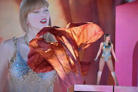 Not even heavy rain and lightning could spoil Taylor Swift’s first Sydney show. 