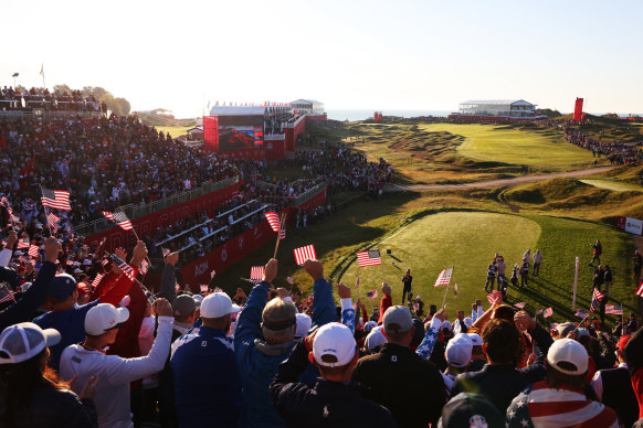 Huge crowds arrived early in the morning at Whistling Straits.