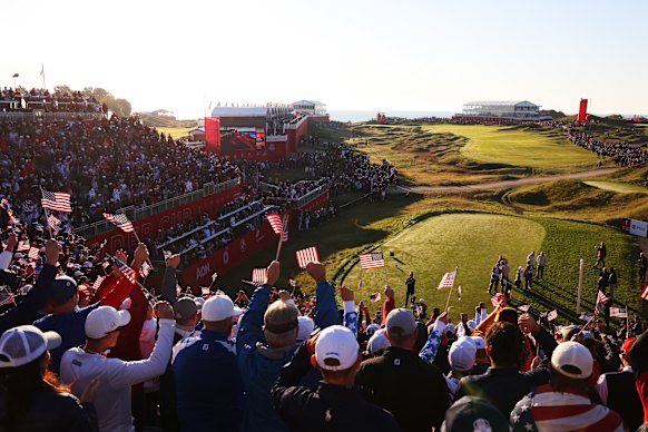 Huge crowds arrived early in the morning at Whistling Straits.