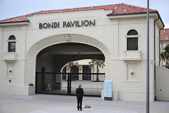 Anthony Albanese attends the Bondi Pavilion the day after the mass shooting.