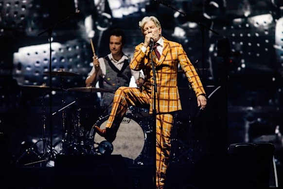 Split Enz’ repertoire ranges from eclectic art rock to heartfelt power ballads to pop bangers.