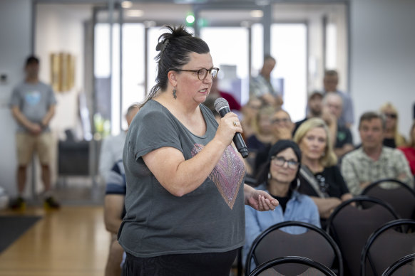 Hampton resident Nikki Taylor asks a question of Liberal MPs about housing plans in Brighton.