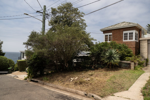The house at 49 Cuzco Street, South Coogee, has long blocked the coastal walk.