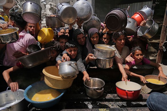 Palestinians struggle to get food aid in Jabalia, northern Gaza Strip, on May 19.