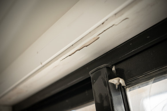 One of the defects on Pratap Chitrakar’s home built by Sippy Grewal.