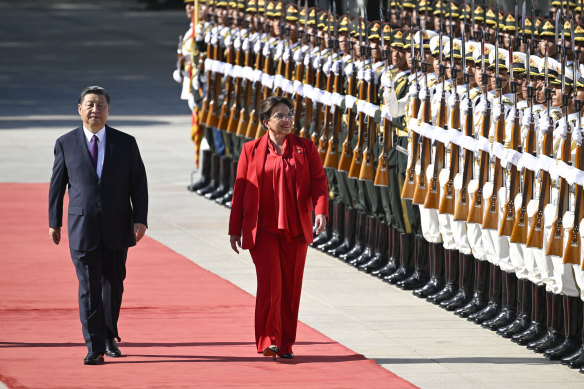 Chinese President Xi Jinping with Honduran President Xiomara Castro in June. Albanese is due to visit Beijing later this year. 