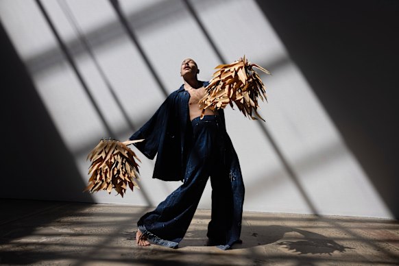 Misa’s show celebrates the Samoan political satire tradition of Fale Aitu and his father’s humour. 