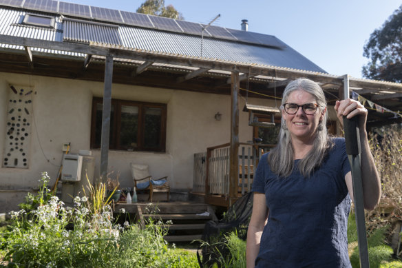 The Australian Energy Market Operator is counting on consumers like Donna Jones to play a bigger role in managing the grid as coal plants shut down. Jones took part in Project Edge.