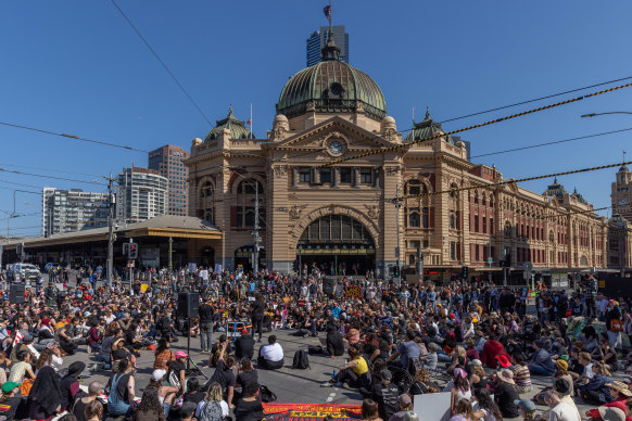 Anti-monarchy protesters outside Melbourne’s Flinders Street. 