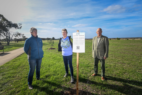 Angela Wiffen, Denice Perryman and John Stirk, of the Friends of the Skeleton Creek conservation group, want the council to leave all the trees where they were planted.