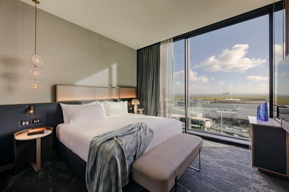 Soundproof windows ensure Auckland Airport noise does not bleed into rooms.