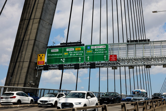 Smart speed signs will begin to operate on Anzac Bridge on Monday.