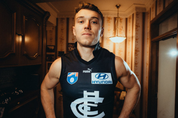Patrick Cripps (wearing Carlton’s heritage guernsey) learnt plenty from the master, Chris Judd.