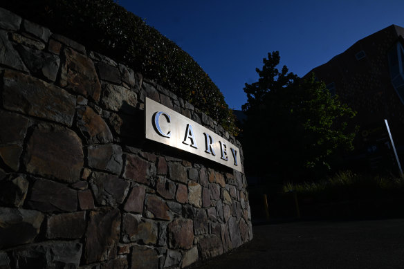 Carey is an exclusive private co-educational school in Kew. 