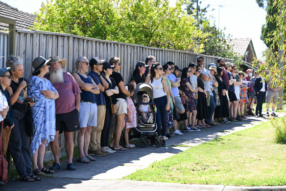 A crowd lines up for the auction at 41A Jacka Street Preston on Saturday, where the house sold for $1.2 million. 