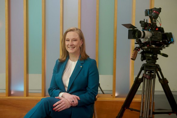Changes were made to Leigh Sales’ economics writing.