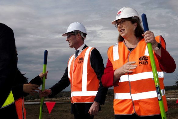 Infrastructure Minister Catherine King (right), pictured with NSW Premier Dominic Perrottet, will work with the states to achieve a smooth pipeline of federal infrastructure spending.