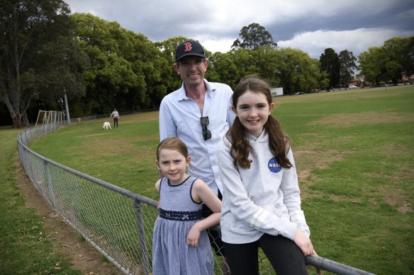  Dominic Perrottet with his two young girls, Amelia, 10, and Charlotte, 12.