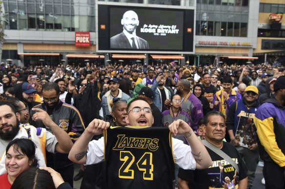 LA Lakers fans flocked to Staples Centre on Sunday to mourn the loss of their former star.