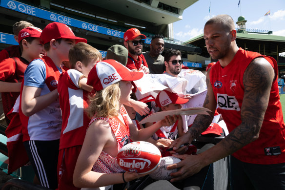 Lance Franklin was a fan favourite at training on Tuesday after announcing he would play another season. 