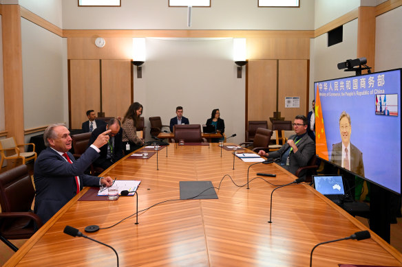 Australian Trade Minister Don Farrell (left) speaks to China’s Minister of Commerce, Wang Wentao, in a teleconference.