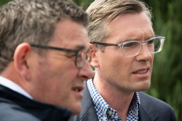 Victorian Premier Daniel Andrews and NSW Premier Dominic Perrottet at Albury last year.