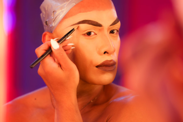 Kween Kong applying make-up during season two of RuPaul’s Drag Race Down Under. 