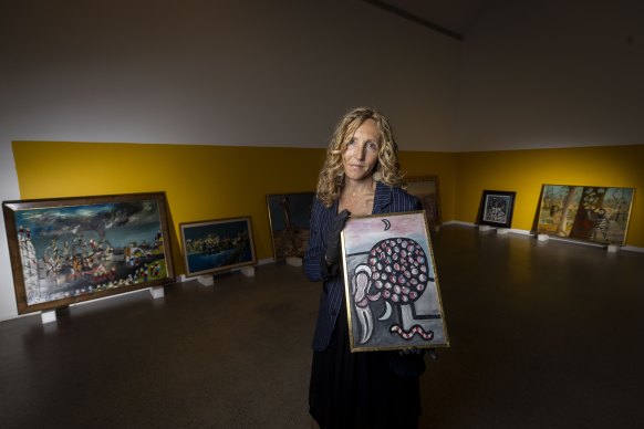 Kendrah Morgan holds Sidney Nolan’s Woman and Tree, 1942.