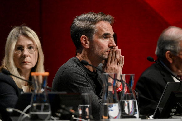 Todd Sampson has held onto his seat on the board of Qantas.