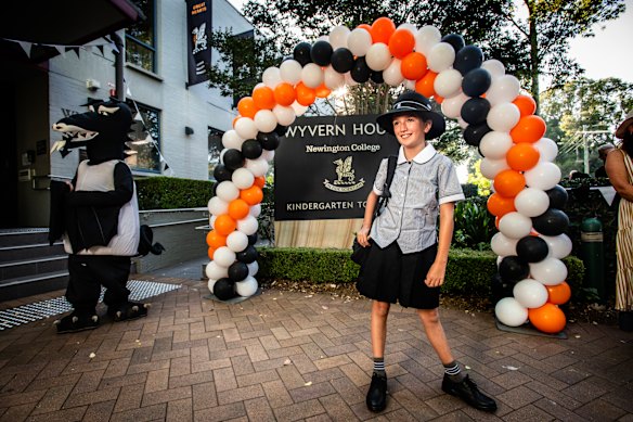 Ruby Arnott em seu primeiro dia em Newington na quarta-feira.