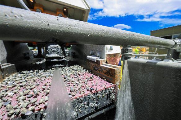 Sandy Gray inspects gold processing in Maldon. 