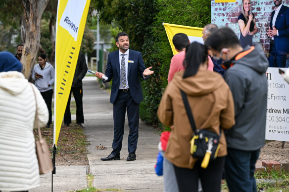 Melbourne house prices fell over the March quarter.