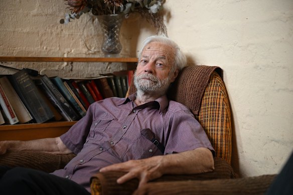 Robert Hooke says three injections of hyaluronic acid to his knees did nothing to alleviate his pain.