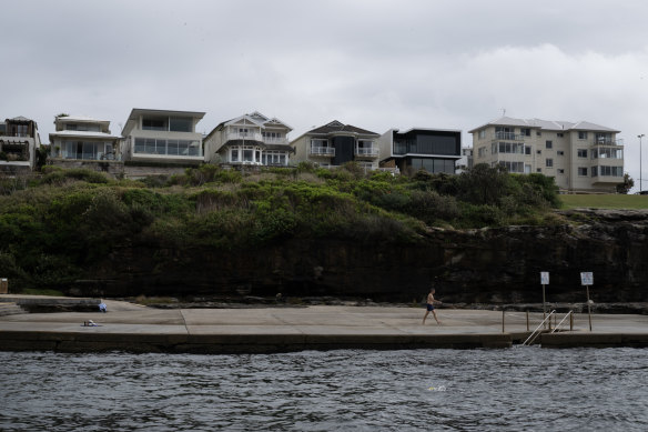 Even high-end home buyers borrow money.