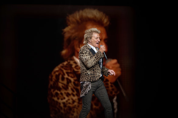 Rod Stewart belts it out on his 2023 Australian tour, pictured on March 30th at Rod Laver Arena.