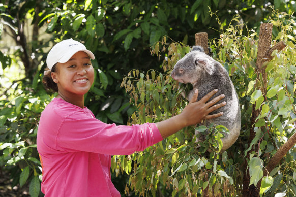 Naomi Osaka poses with Milton the koala at the Lone Pine Koala Sanctuary.