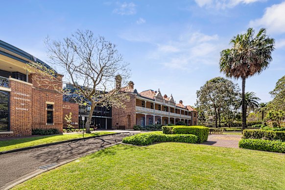 The property is currently occupied by the Catholic Institute Sydney (CIS).