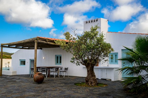 Charming, whitewashed stone cottages in the countryside at Aldeia de Pedralva, Algarve.