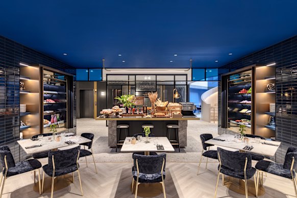 O café da manhã do hotel.