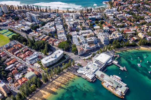 Manly Wharf and village are a stone’s throw away.